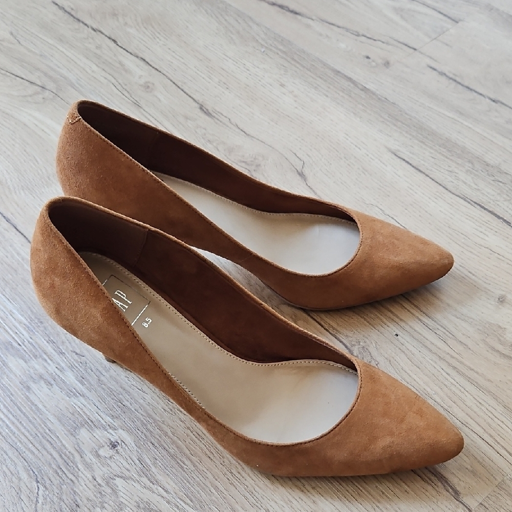 GAP Tan Suede Flats